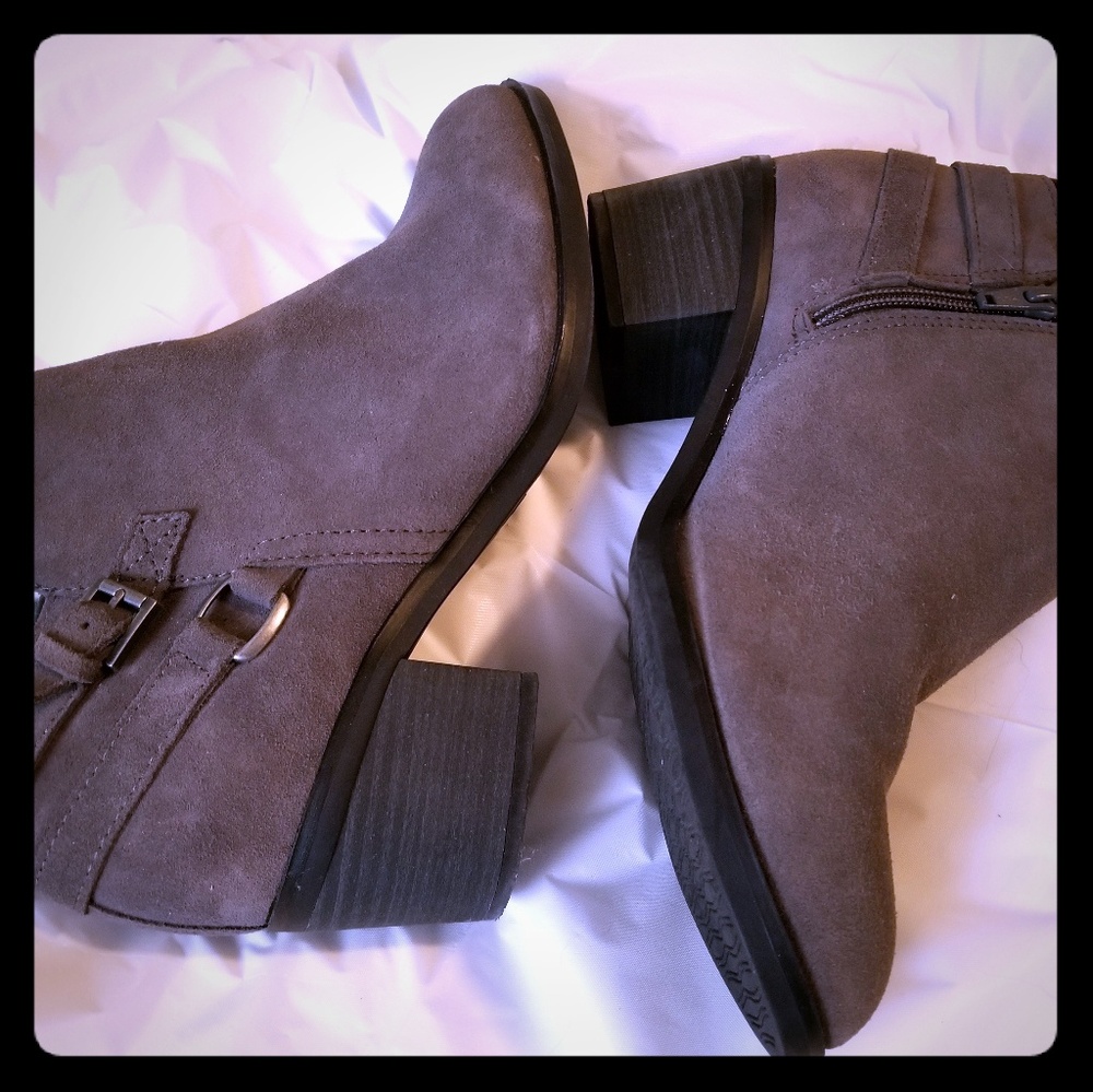 Sonoma Goods for Life gray suede ankle boots 8.5W